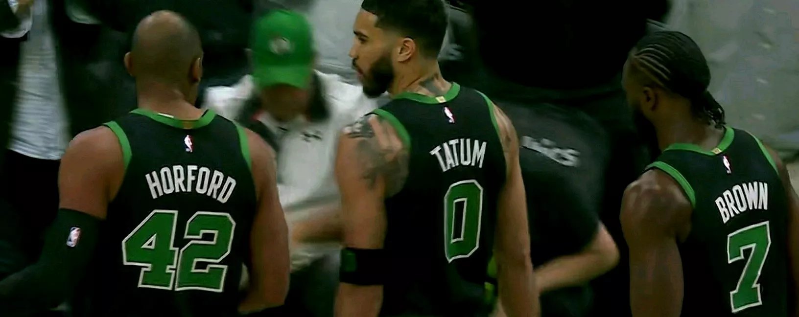 凯尔特人队惨败后更衣室爆发冲突，主帅回应，信息她的.