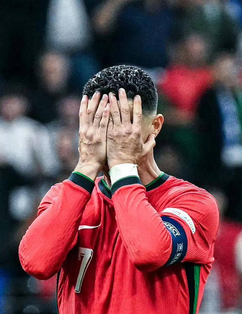 开云官网入口关于C罗迎来七赛季高光表现，RNG球迷沸腾！的信息